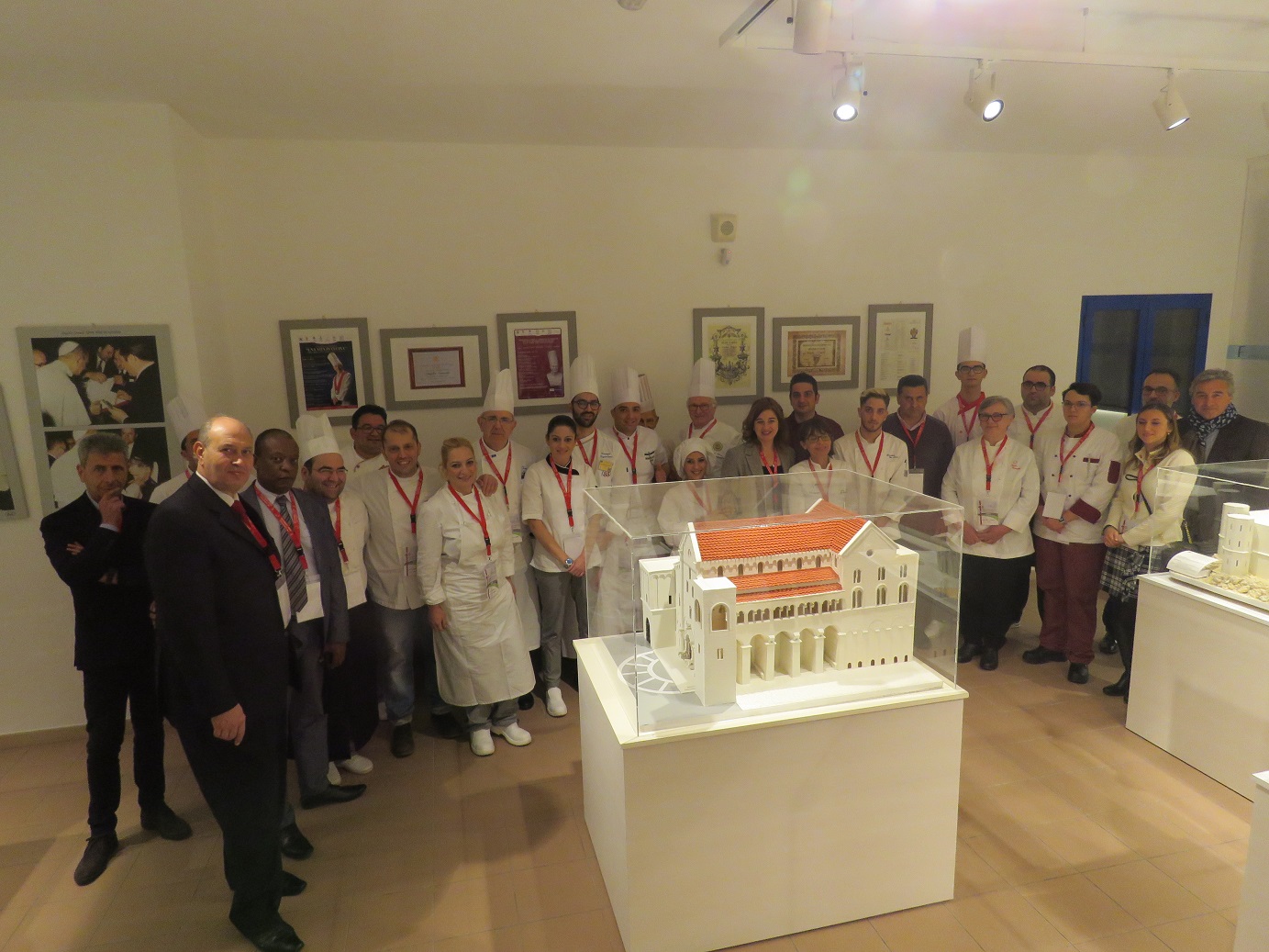 Gruppo-delegazione-nel-Museo-scuola