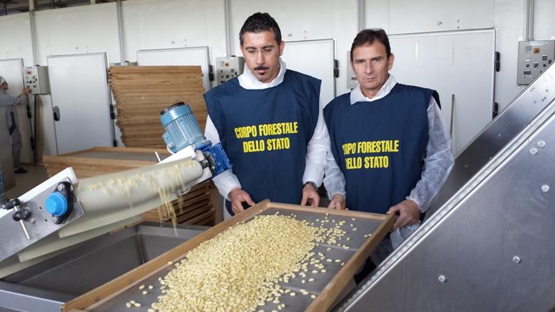 Guardia-forestale-pasta-sequestrata