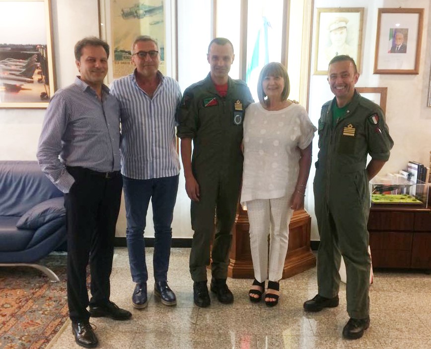 L’istituto Alberghiero e Tecnico Economico “Consoli-Pinto” alla cerimonia di avvicendamento al Comando del 36°Stormo Caccia