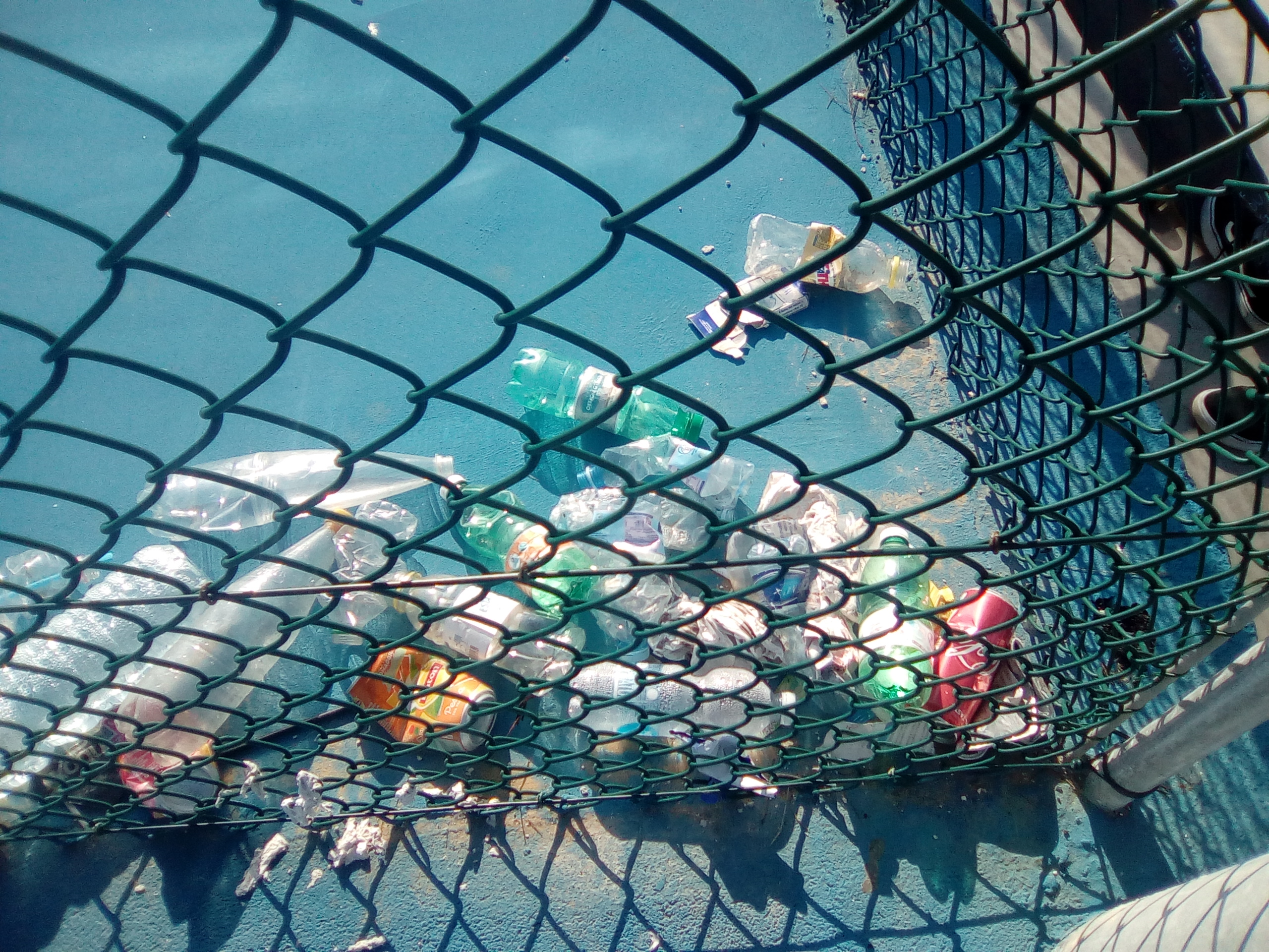 Monopoli: lo stato di degrado del lungomare portavecchia