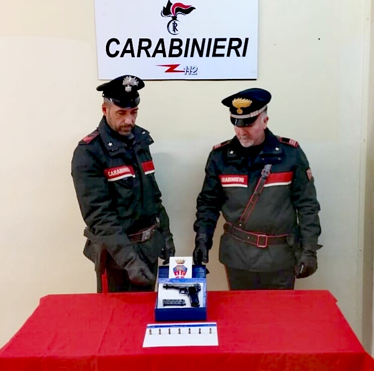 CASTELLANA Nascondeva revolver calibro 7,65, arrestato un 37enne