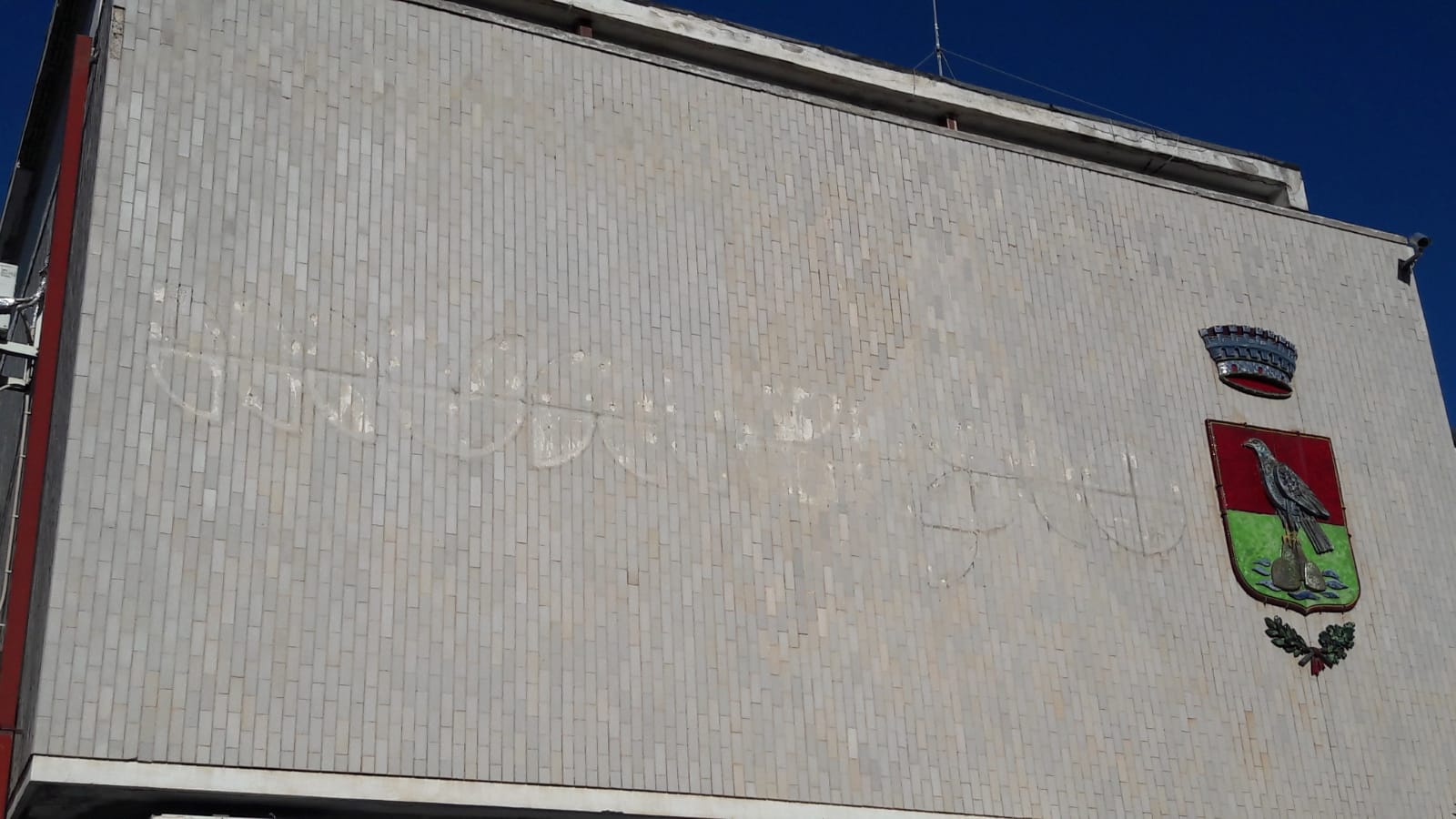 POLIGNANO – URGONO INTERVENTI DI MANUTENZIONE AL PALAZZO MUNICIPALE