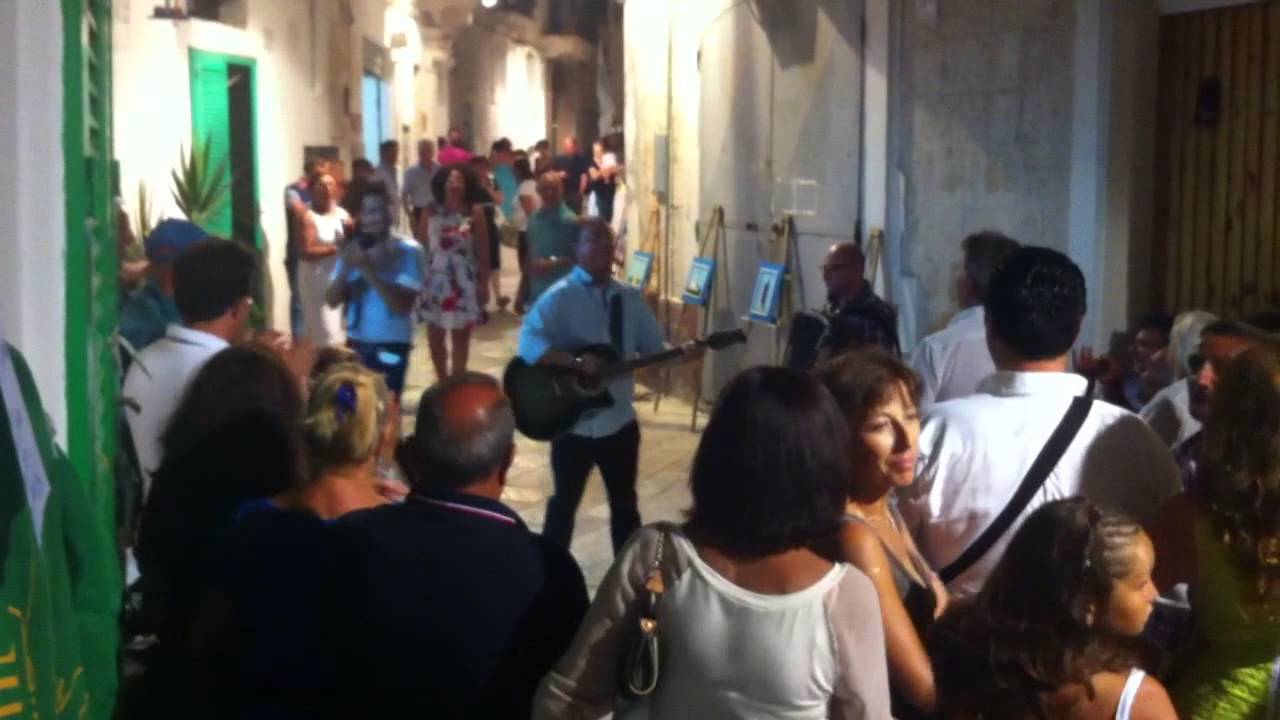 Serate-destate-in-via-S.-Angelo-a-Monopoli-In-memoria-di-Linos