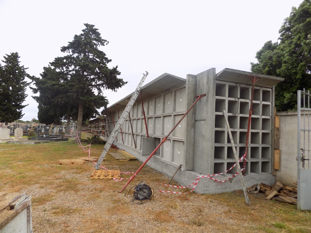 Polignano, scatta l’inchiesta sul cimitero
