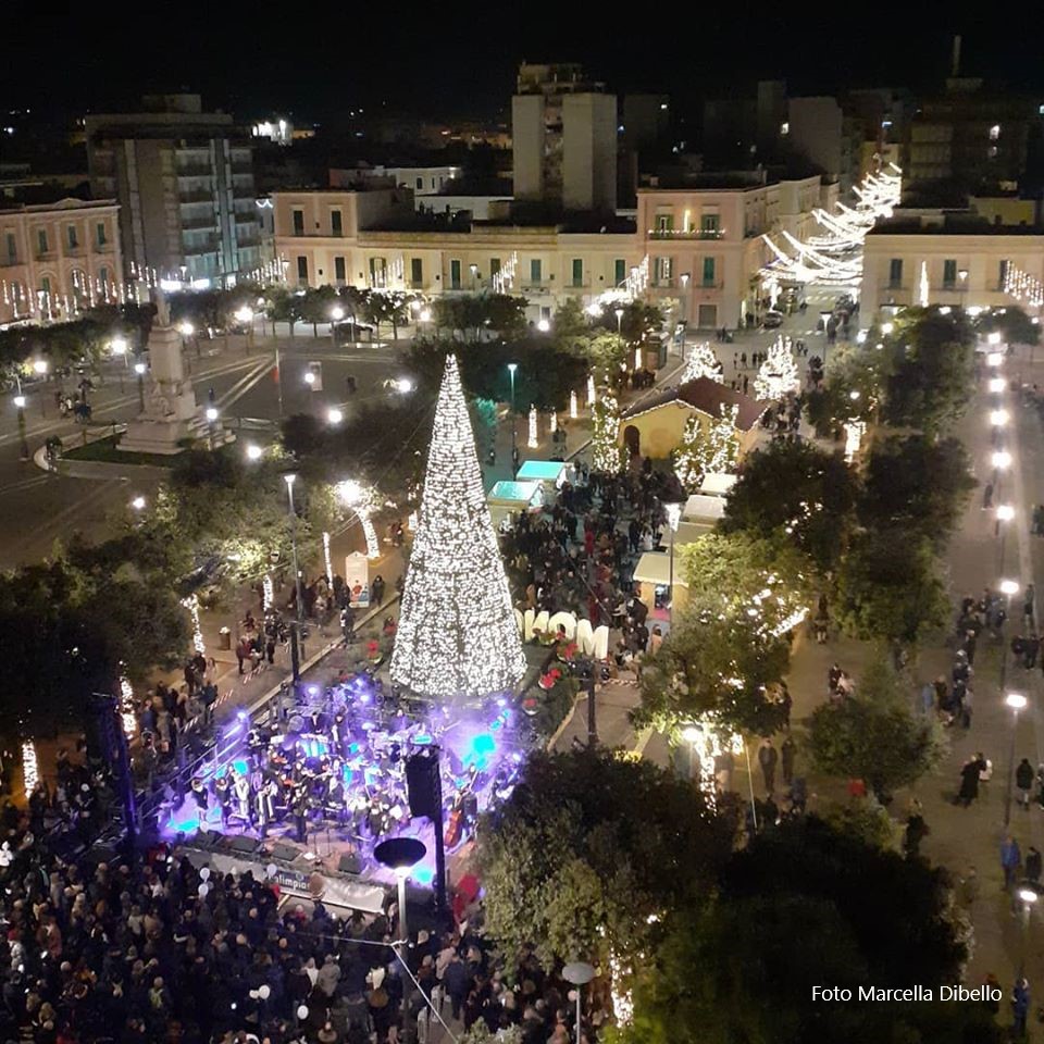 Monopoli, circa 100 mila euro per un Natale psichedelico