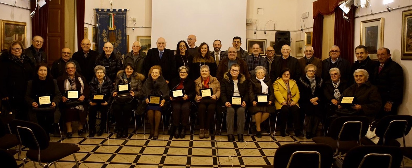 Castellana, consegnate targhe per le nozze d’oro