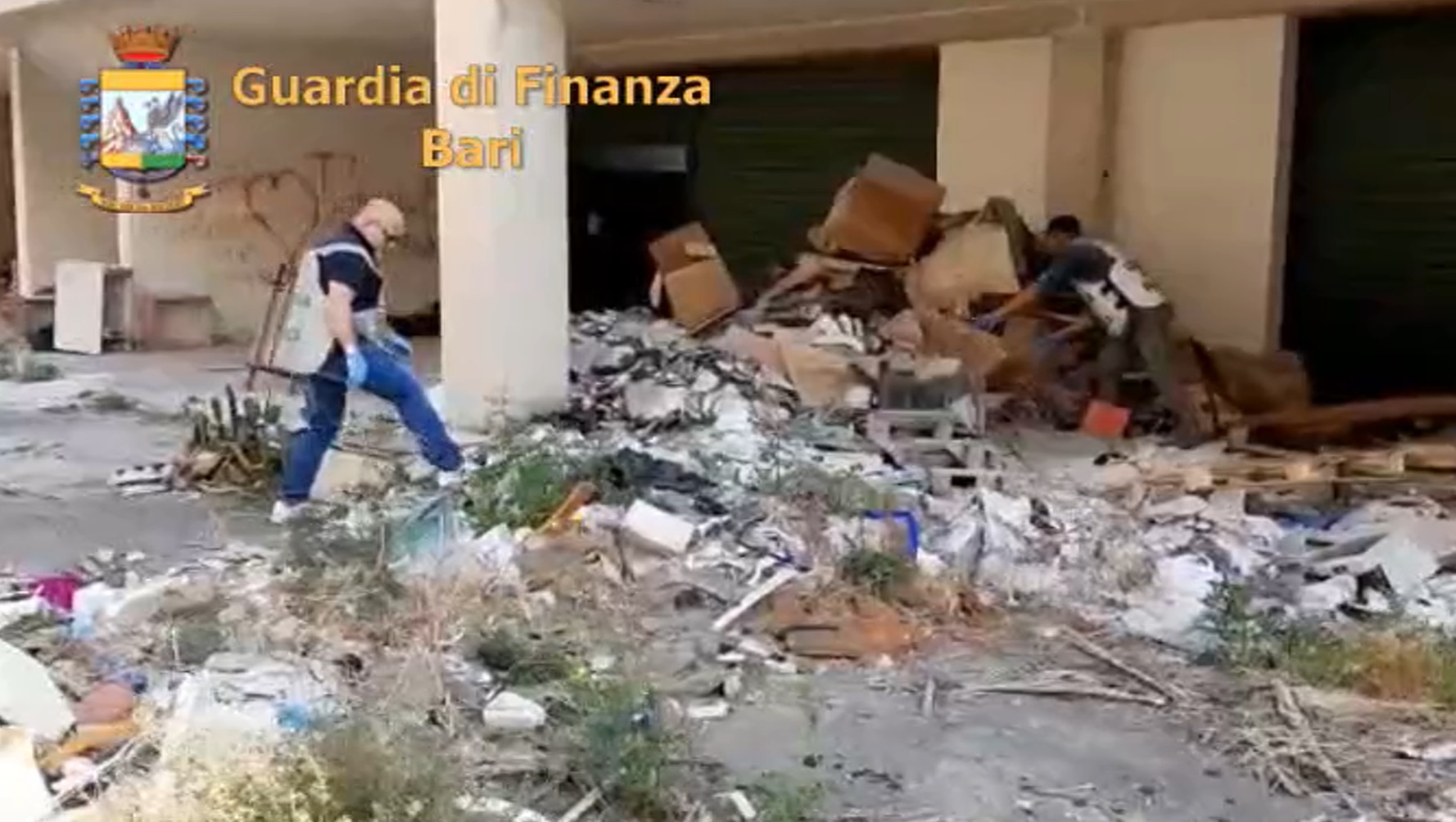 POLIGNANO Foto discarica abusiva