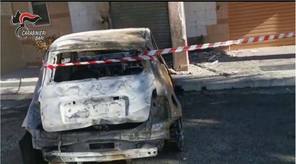 Monopoli, donna salvata dalle fiamme