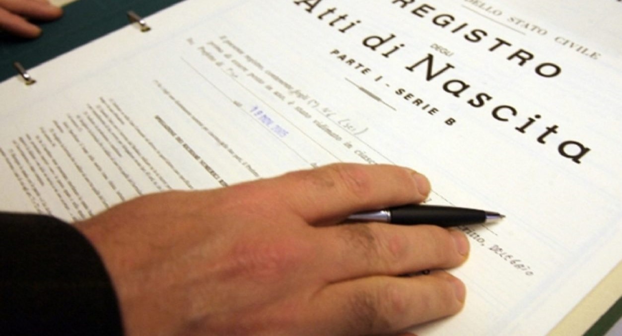 Conversano, figlio di 2 mamme, valido atto di nascita