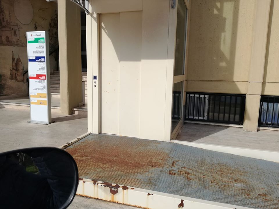 Monopoli, la denuncia di una cittadina con disabilità