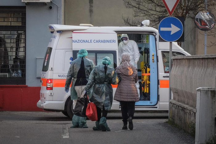 Coronavirus: genitori 'paziente 1' portati via da casa