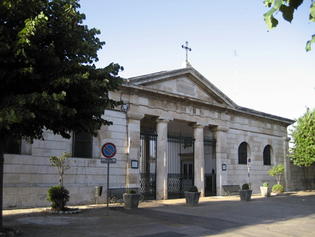 Putignano, virus, chiuso il Cimitero fino al 3 aprile