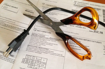 Coronavirus, bloccati i distacchi per morosità per elettricità, gas e acqua