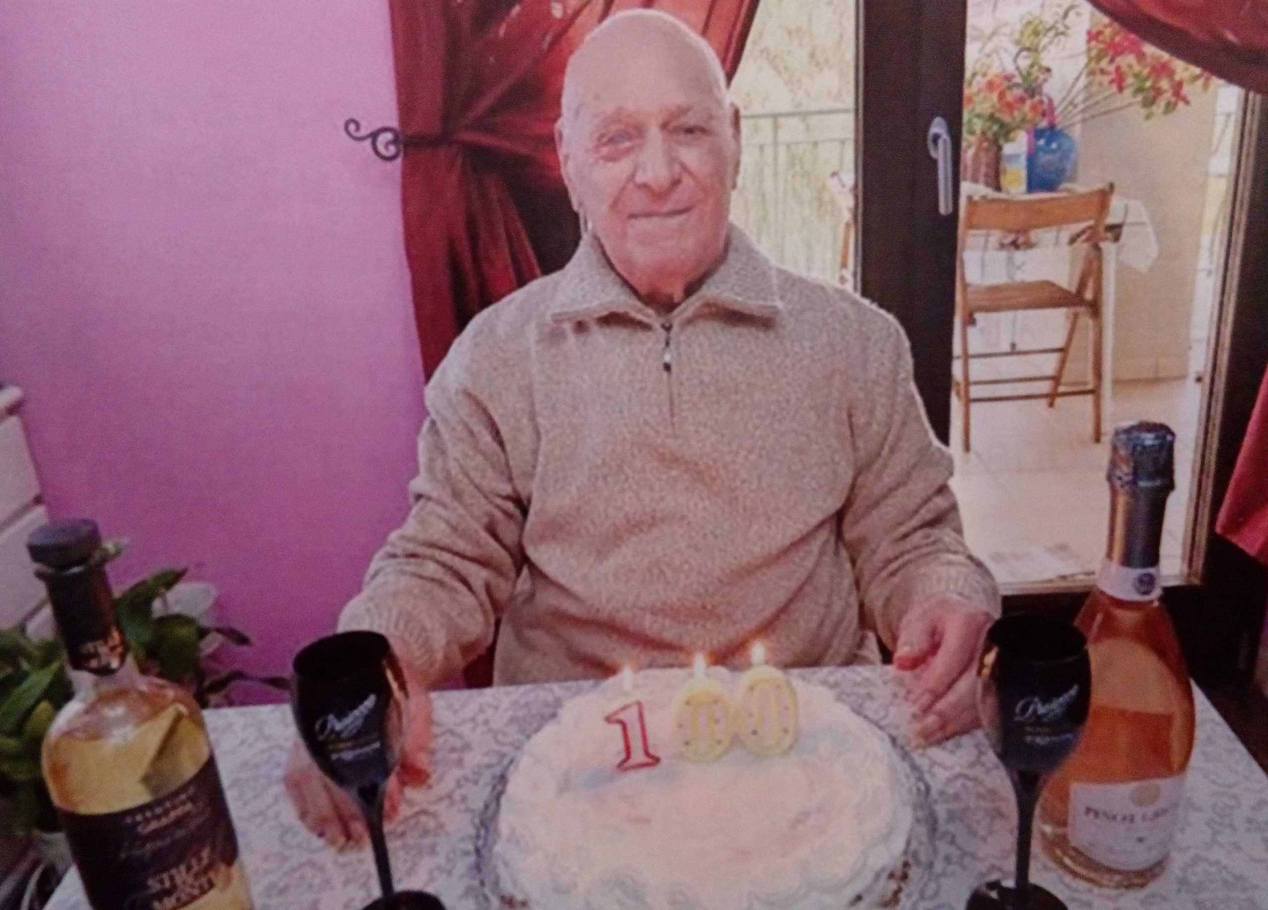 Conversano, compie 100 anni, auguri in videochiamata