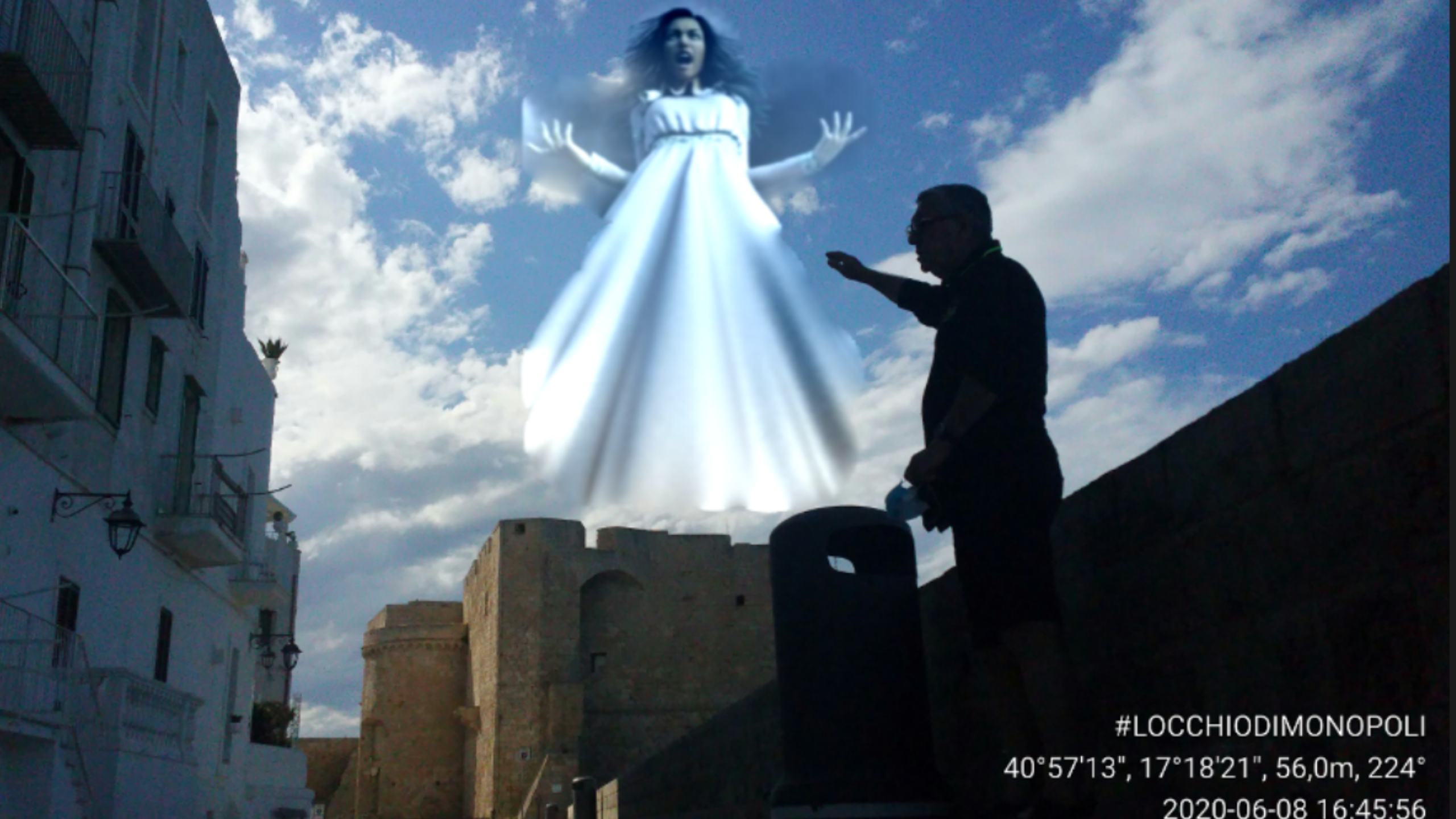 Monopoli, il fotografo e la donna con il tamburo