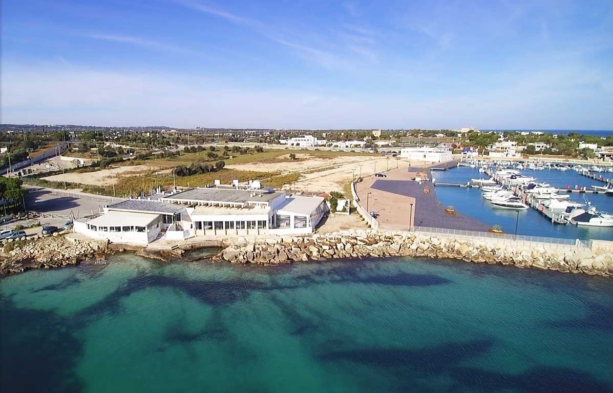 Polignano-a-Mare-chic-Cala-Ponte-Marina-thestylelovers.com_