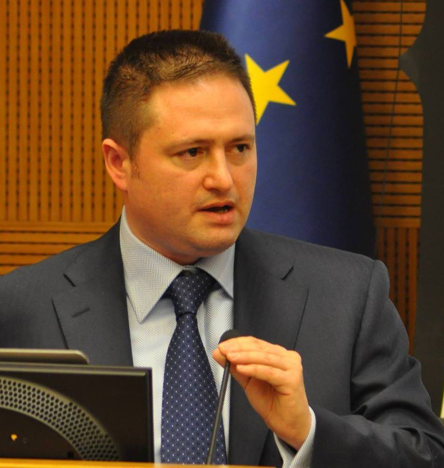 Manovale morto per amianto, sarà risarcito dal Ministero