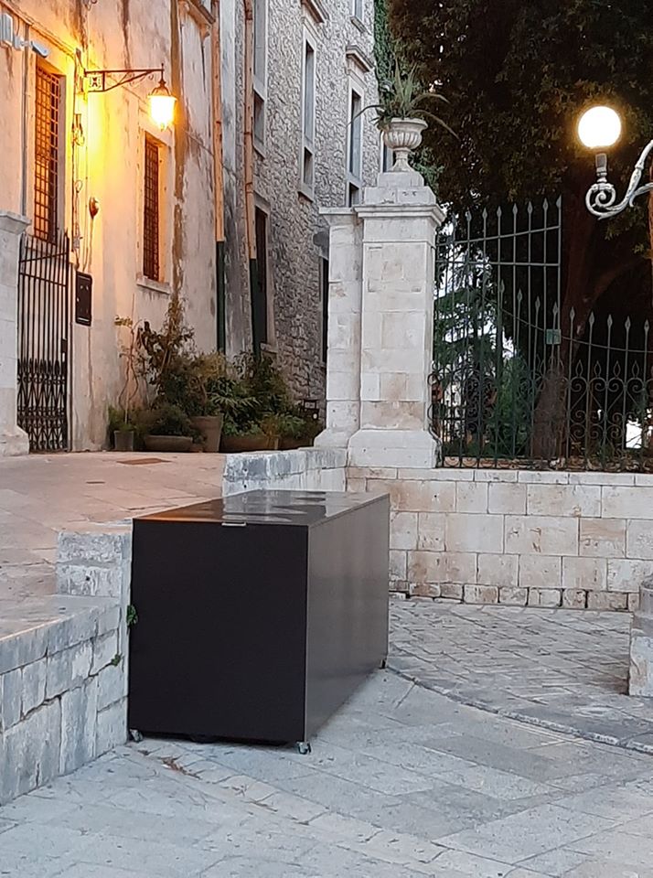 Conversano, lo scempio sul largo della Corte