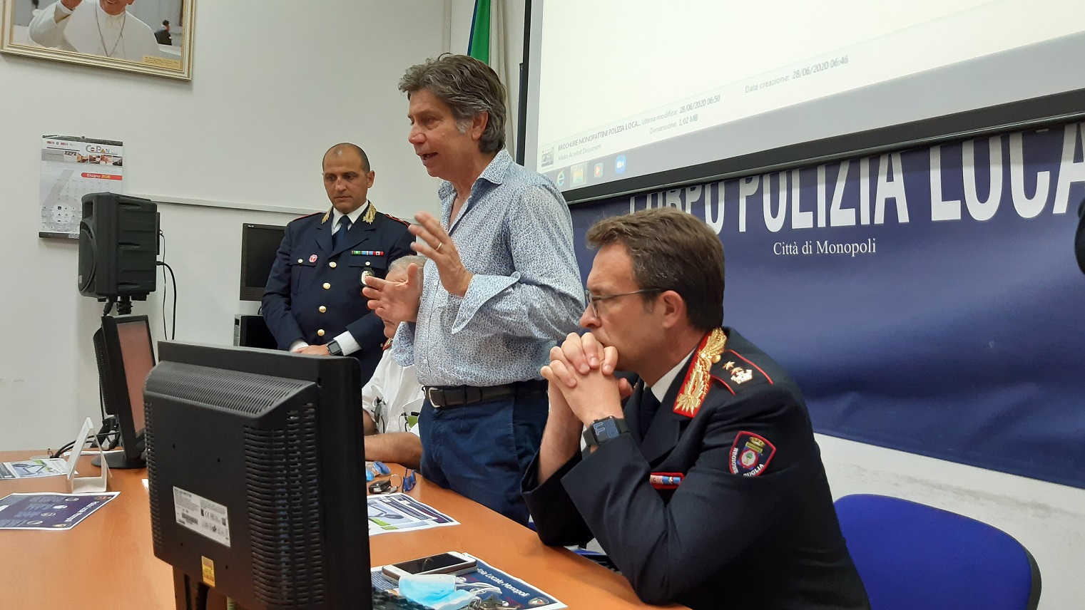 Monopoli, si parte in monopattino