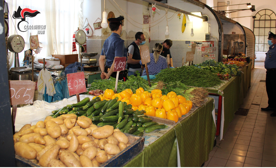 Bari, mercato ex Manifattura, controlli dei Carabinieri