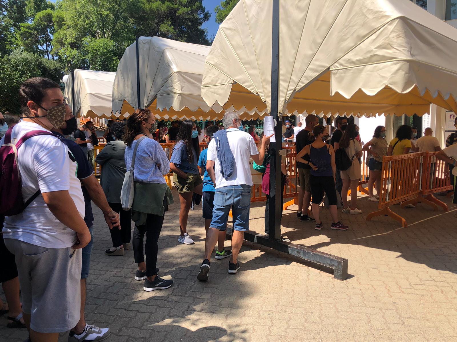 Ferragosto_visitatori in attesa