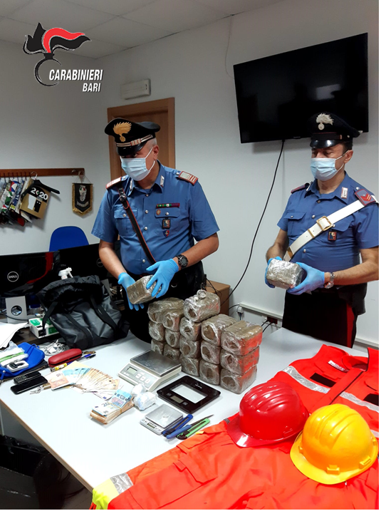 Bari. arresto corriere droga