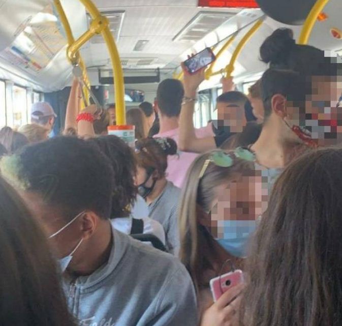 Studenti costretti a viaggiare come sardine