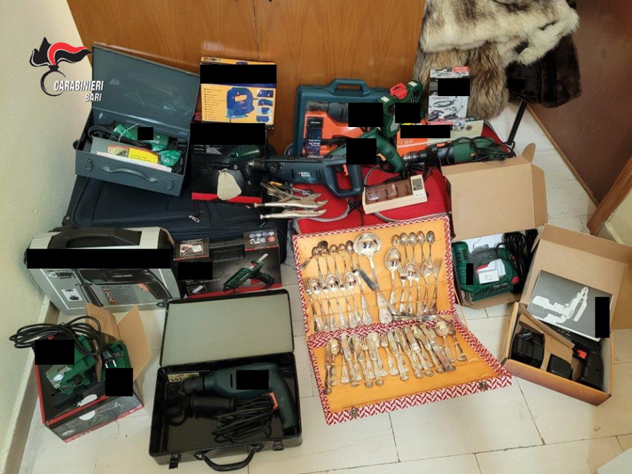 Svaligiavano garage e cantine. Tre arrestati