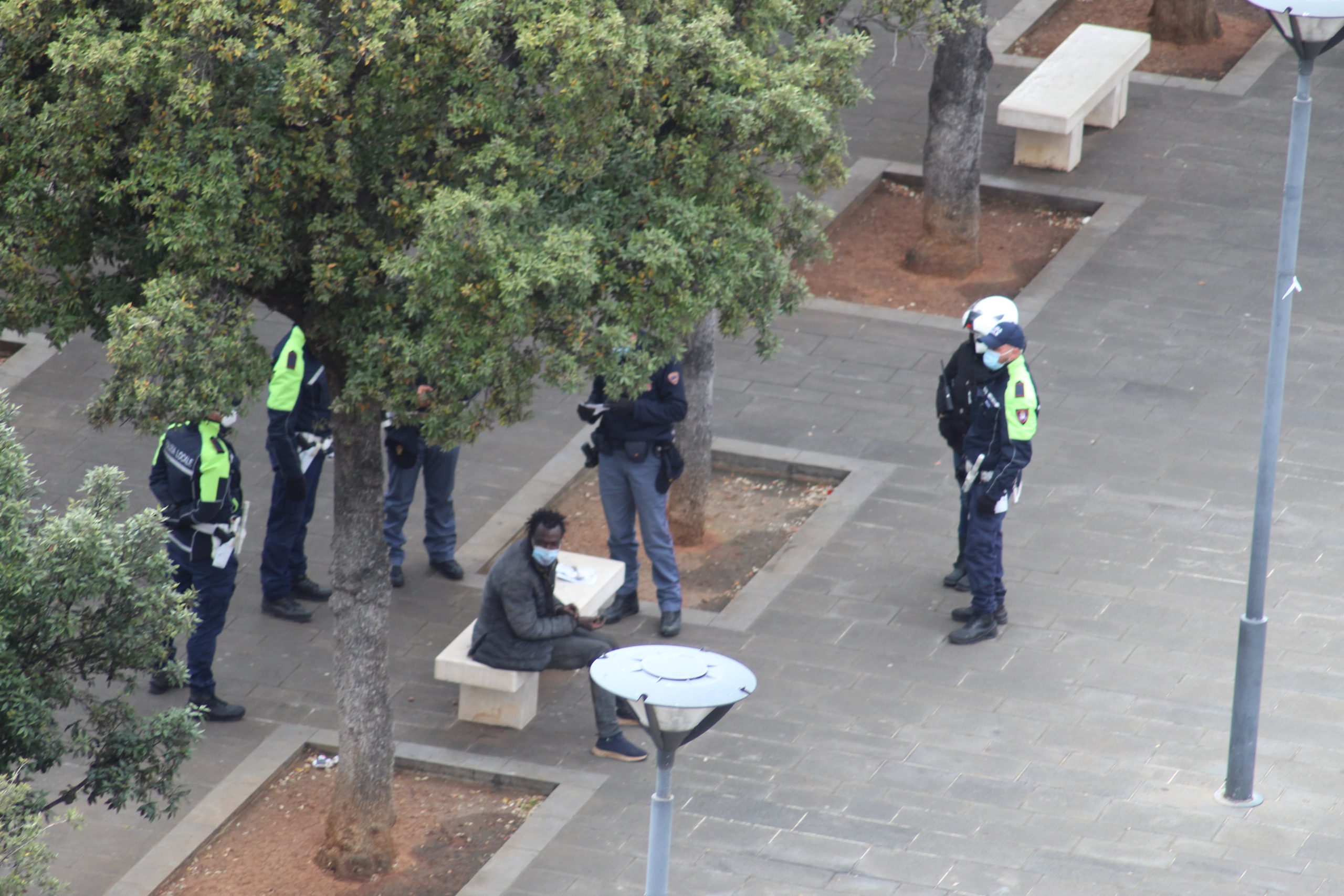 Monopoli, intervento di Polizia di Stato e Polizia locale per extracomunitario