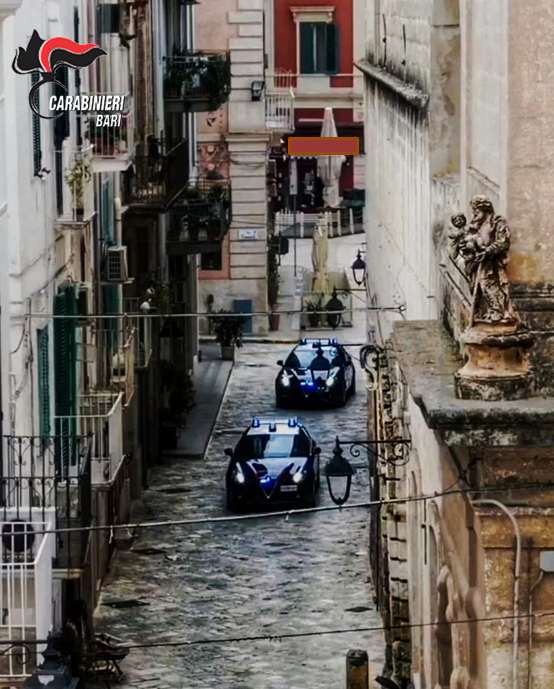 Monopoli, stalking e atti osceni. Arrestato 55enne