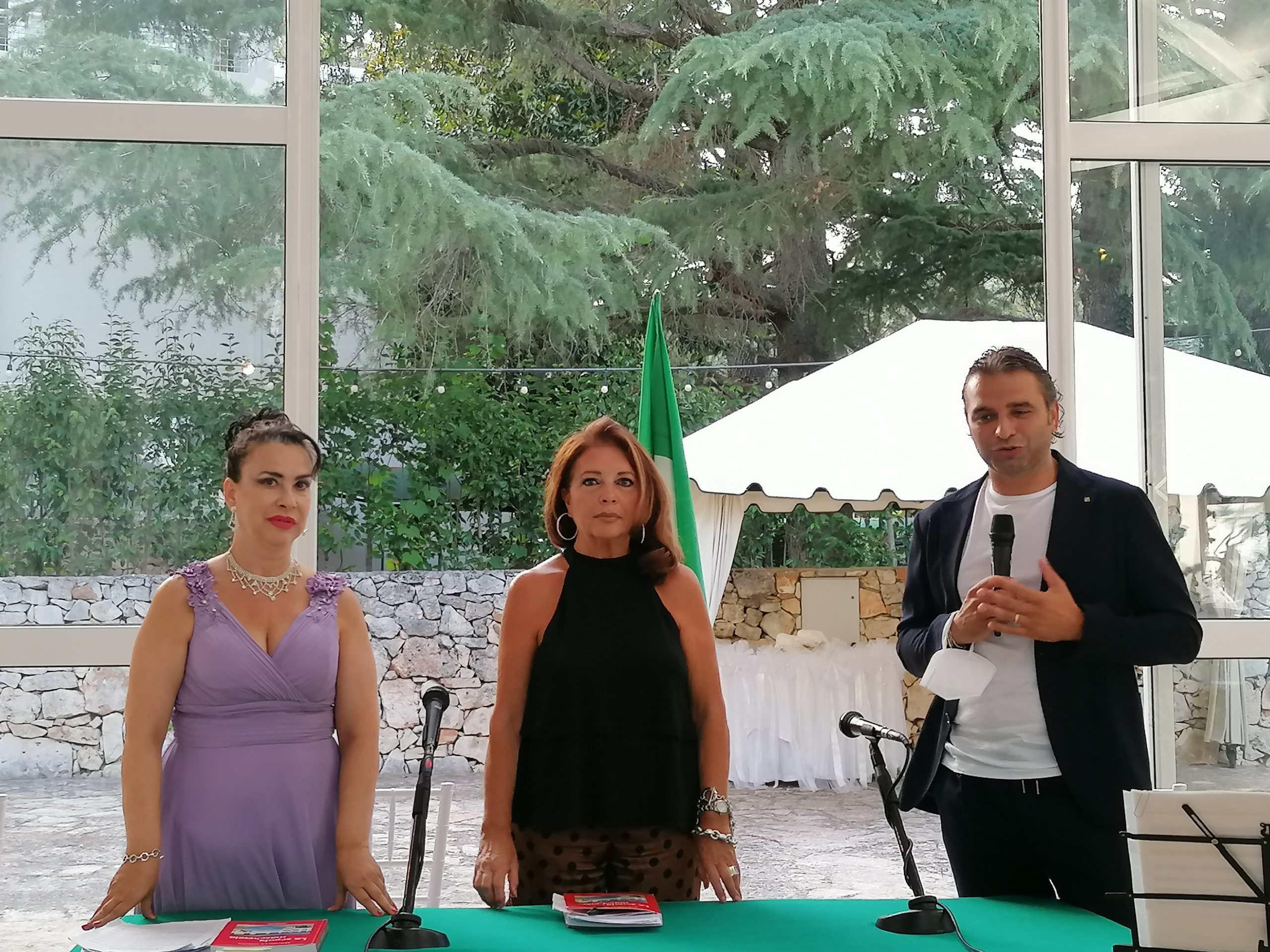 “La scuola mascherata”, un libro di Antonella Demola