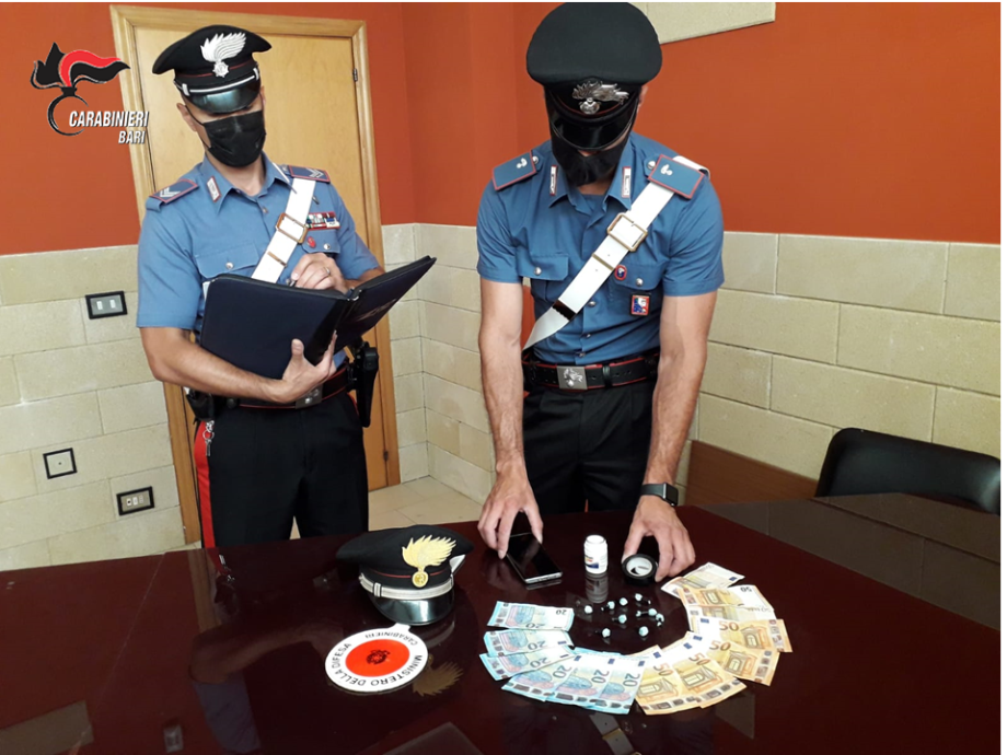 Cocaina nel barattolo delle vitamine, arrestato.