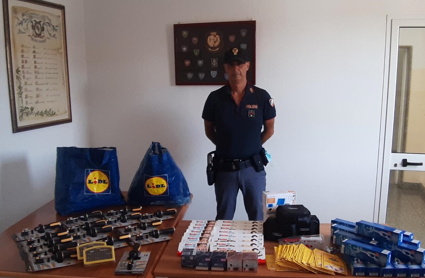 Monopoli, 1000 euro di merce rubata, denunciati 3 rumeni