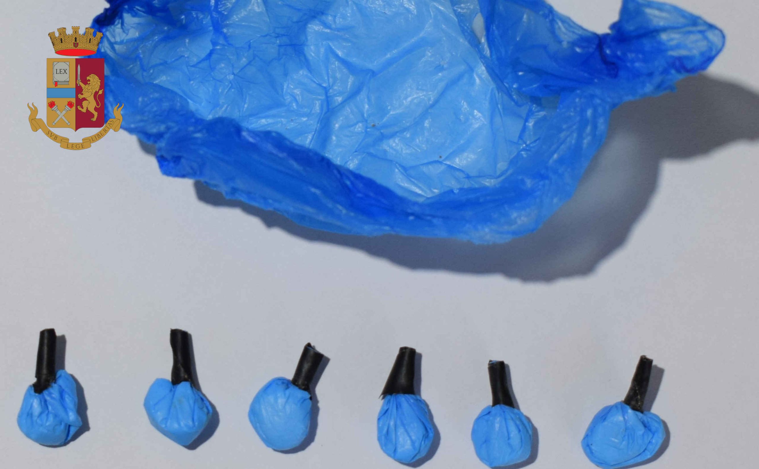 Monopoli, rinvenute tra i cespugli 6 dosi di cocaina