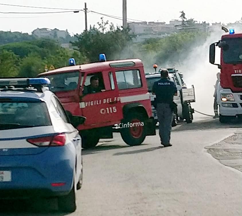 Putignano, cassonetti dati alle fiamme