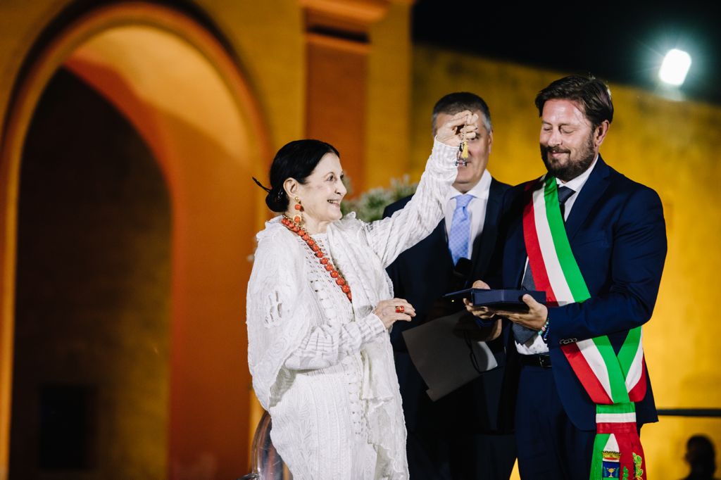 Carla Fracci riceve chiavi Teatro Rossini Gioia del Colle 2020