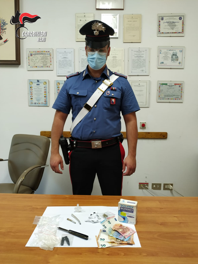 Putignano, arrestato pusher di 23 anni