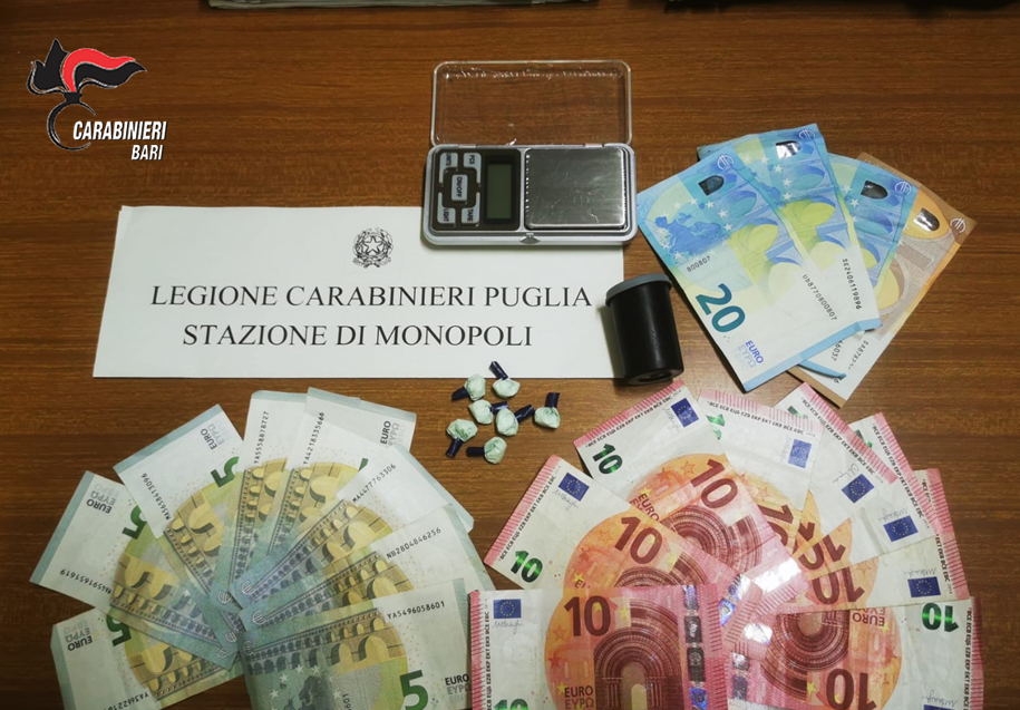 Monopoli, controlli antidroga, 2 arresti