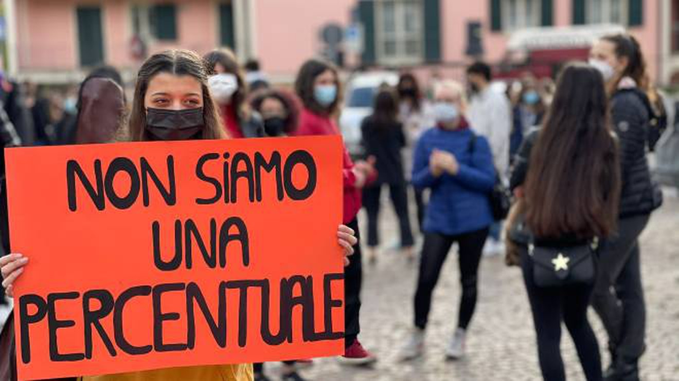 Putignano, “no ai doppi turni”, scioperano 1200 studenti