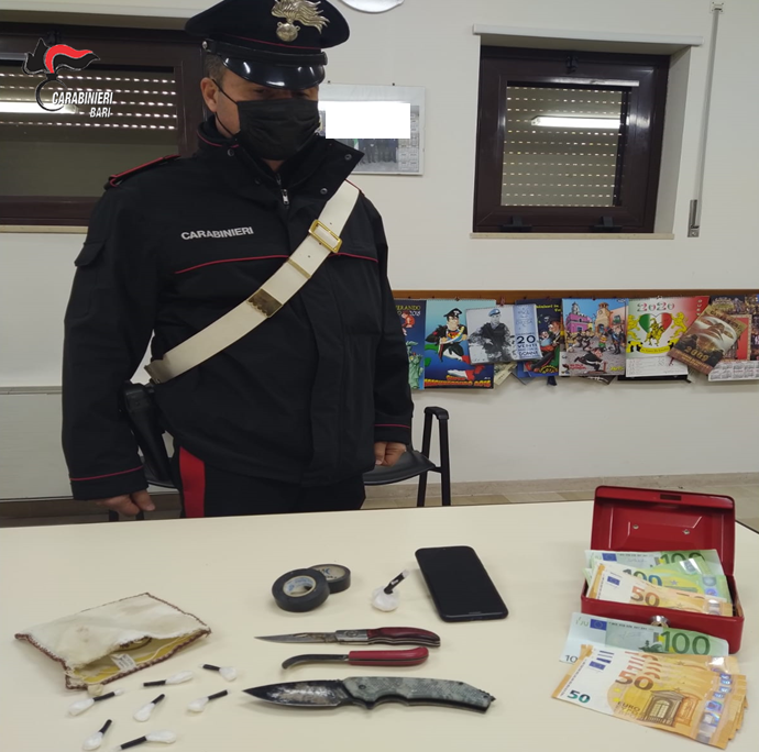 Putignano, spacciava da casa, arrestato