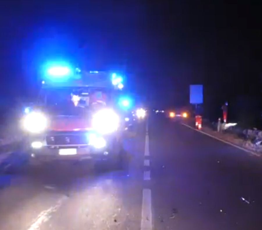 Conversano, frontale nella notte, 3 feriti