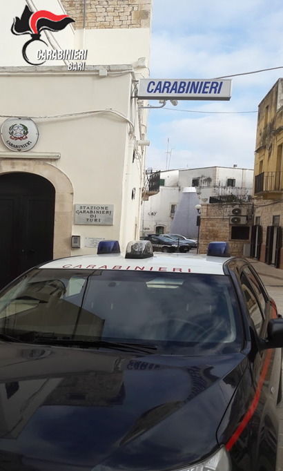 Agli arresti domiciliari continua a spacciare