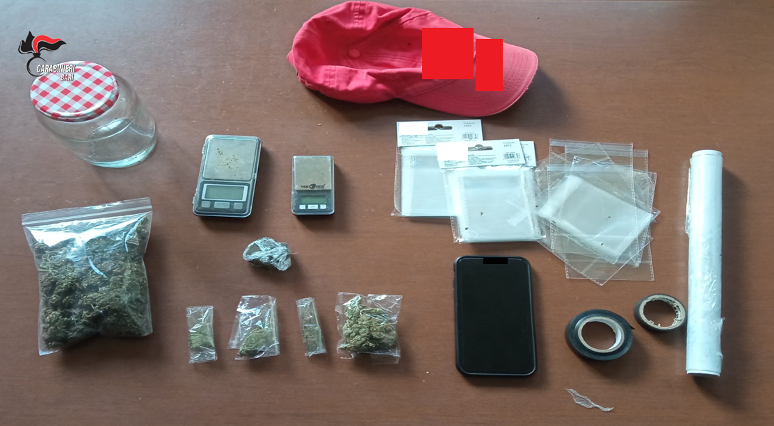 Corriere per professione, ma anche di stupefacenti.