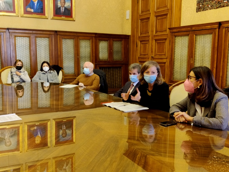 Al via il numero telefonico cittadino e la app “Bari aiuta”