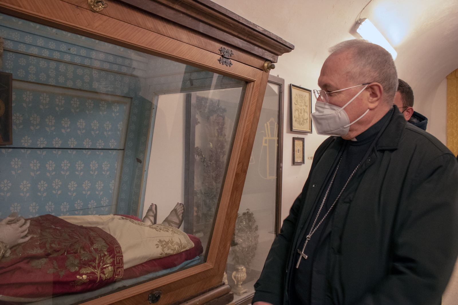 Monopoli, mons. Favale scopre il Museo di San Leonardo