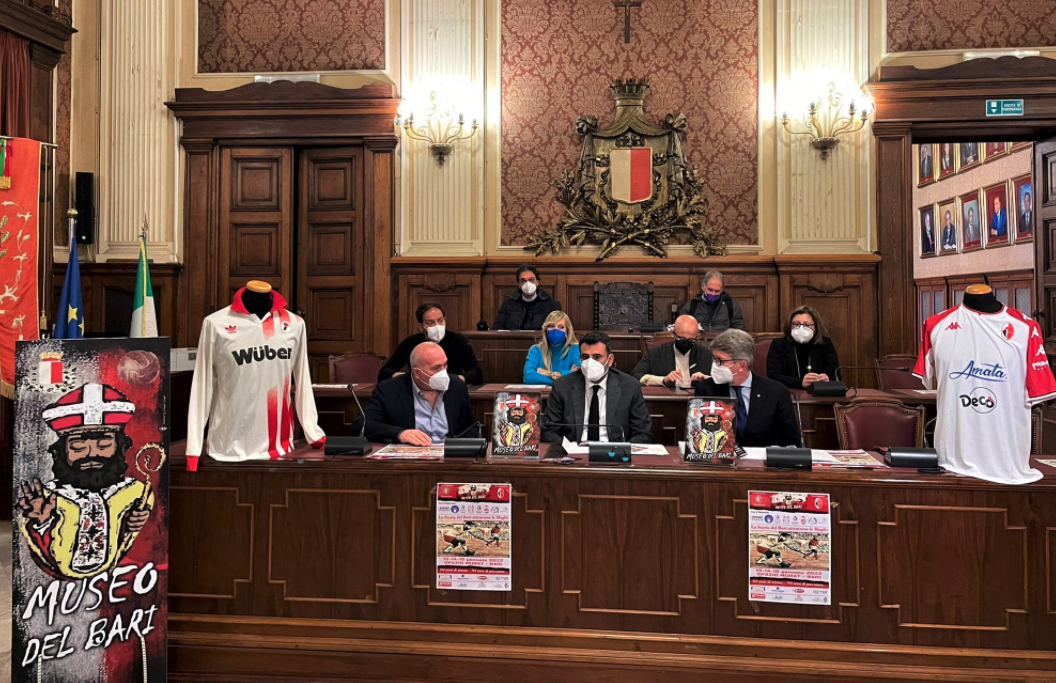 A Bari presentata “La storia del Bari attraverso le maglie”