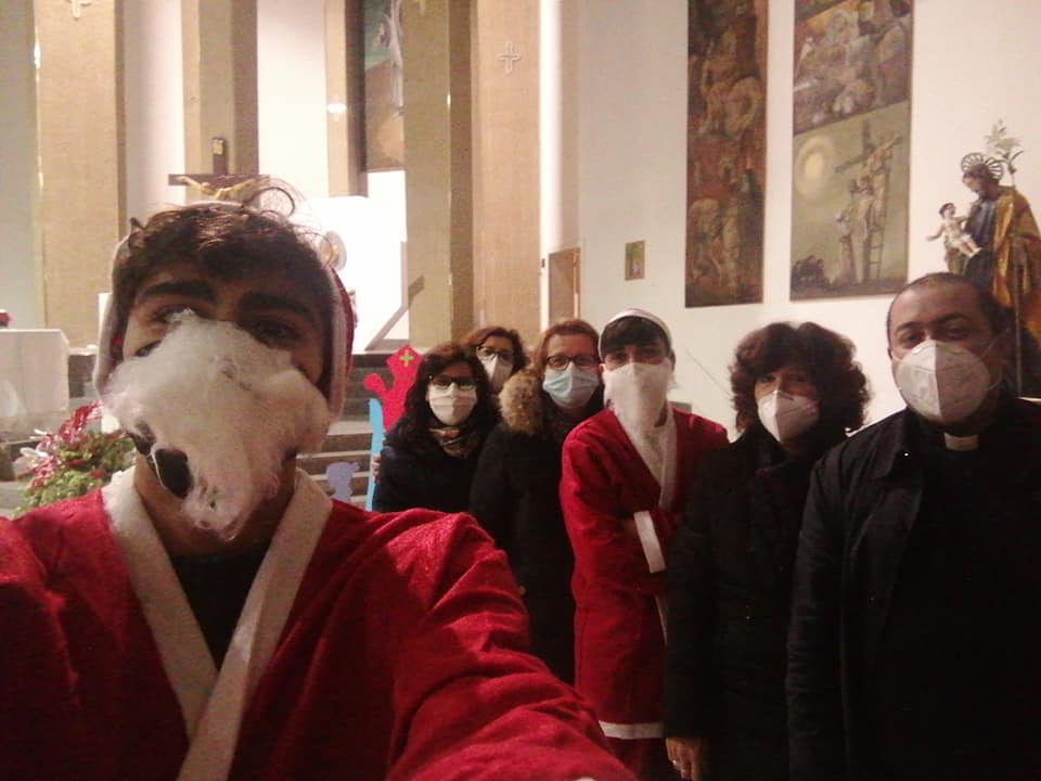 Monopoli, doni dagli studenti del Polo Liceale