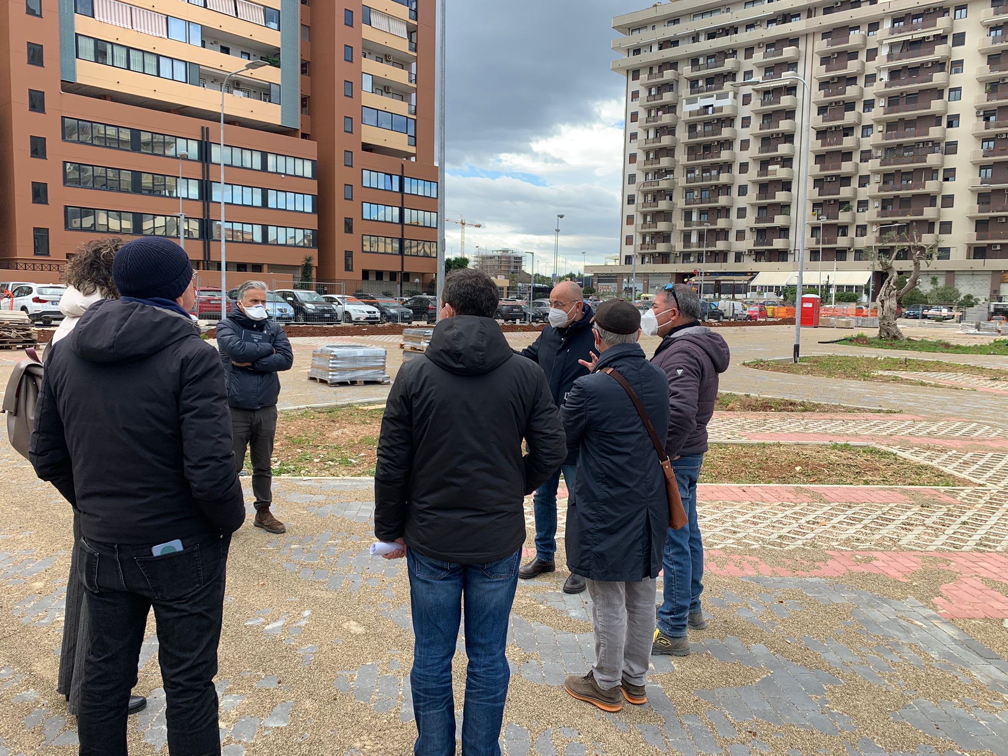 07-02-22 quasi terminati i lavori per la nuova area parcheggio in via Pietro Sette_stamattina il sopralluogo dell’assessore Galasso_1
