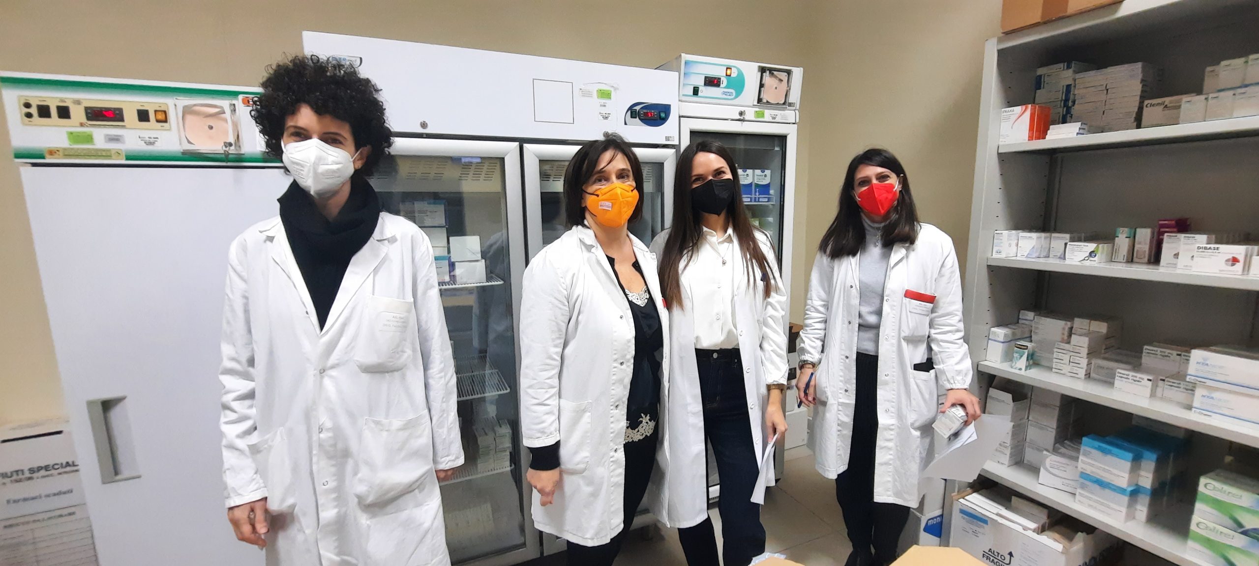 Altamura, nel Laboratorio Galenico, la cannabis terapeutica viene trasformata Altamura, nel Laboratorio Galenico, la cannabis terapeutica viene trasformata