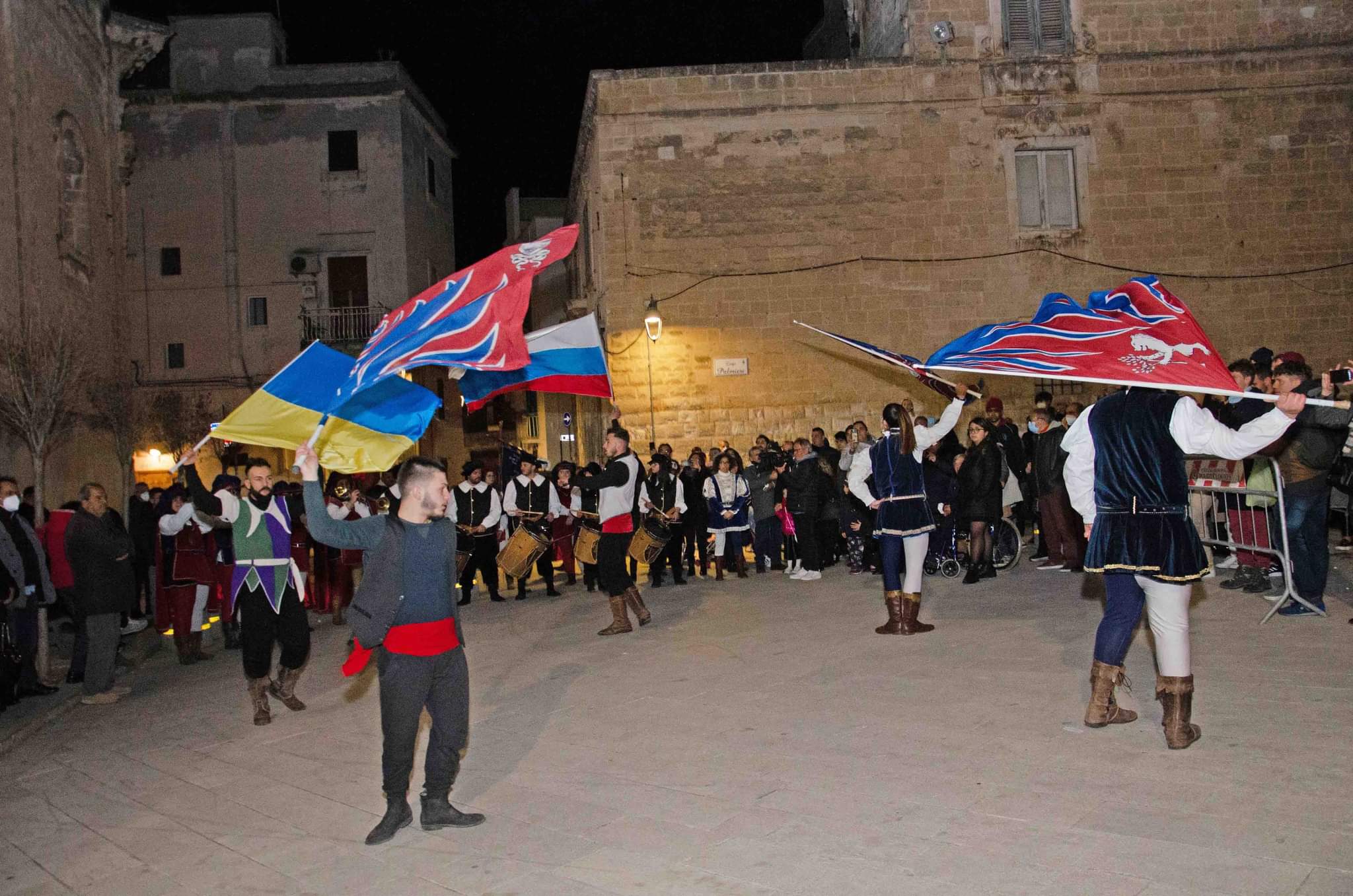 Monopoli, una grande affluenza per la “La Festa dei falò”